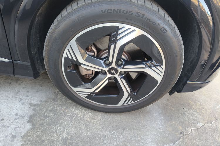 奥迪Q4 e-tron 2023款 40 e-tron 创境版车身外观10