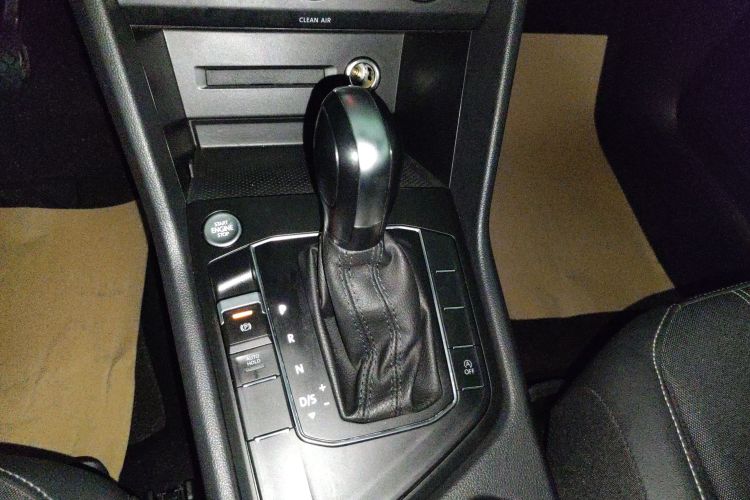 大众 途观L 2022款 330TSI 自动两驱舒享版中控内饰18