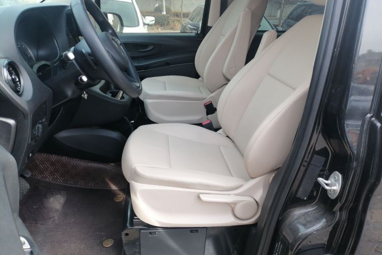 奔驰 威霆 2021款 2.0T 精英版 7座中控内饰19