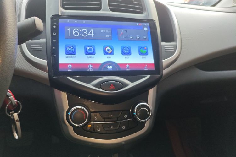 长安欧尚 奔奔E-Star 2021款 国民版 心悦版（快充版）磷酸铁锂（31.18kWh）局部细节16