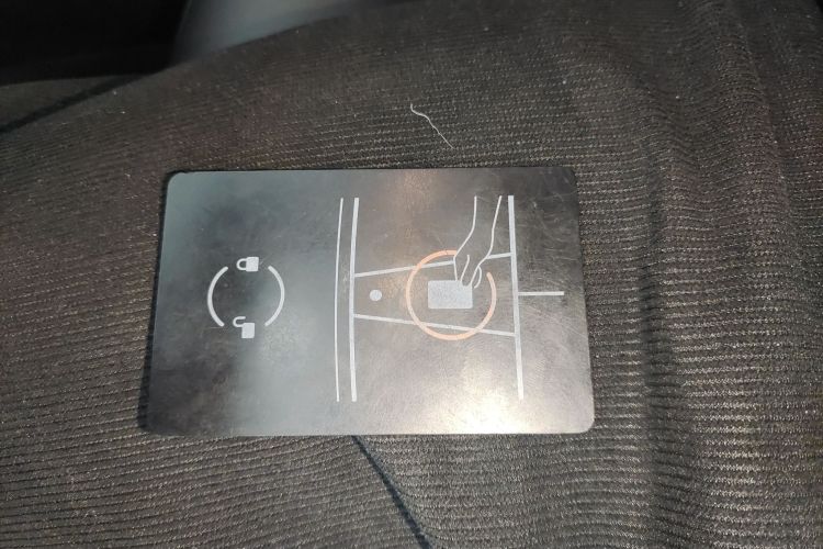 特斯拉 Model Y 2022款 长续航全轮驱动版中控内饰7001