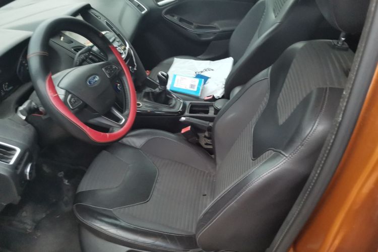 福特 福克斯 2015款 两厢 1.6L 手动风尚型中控内饰19