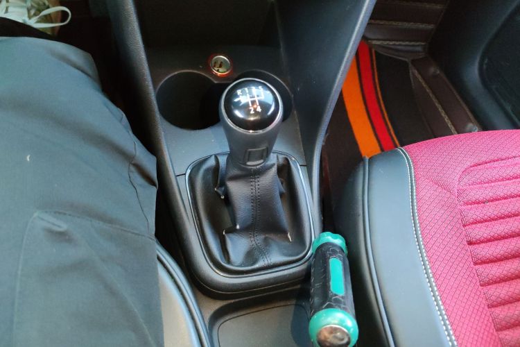 大众 Polo 2014款 1.4L 手动风尚版中控内饰18