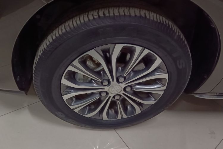 别克GL8 2023款 陆上公务舱 舒适型车身外观6007