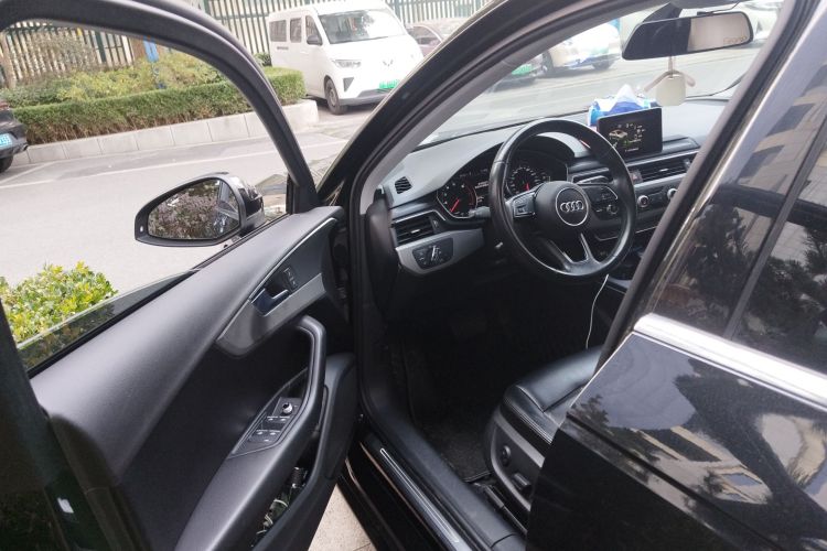 奥迪A4L 2019款 40 TFSI 进取型 国VI中控内饰20