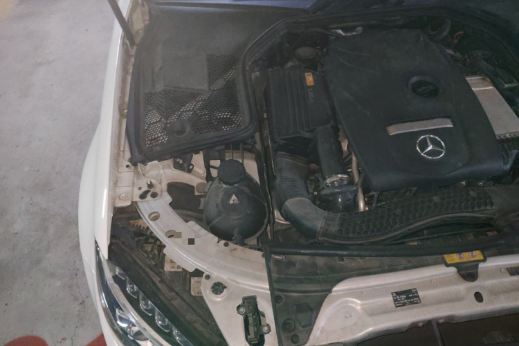 奔驰C级 2017款 C 180 L 运动版局部细节9006