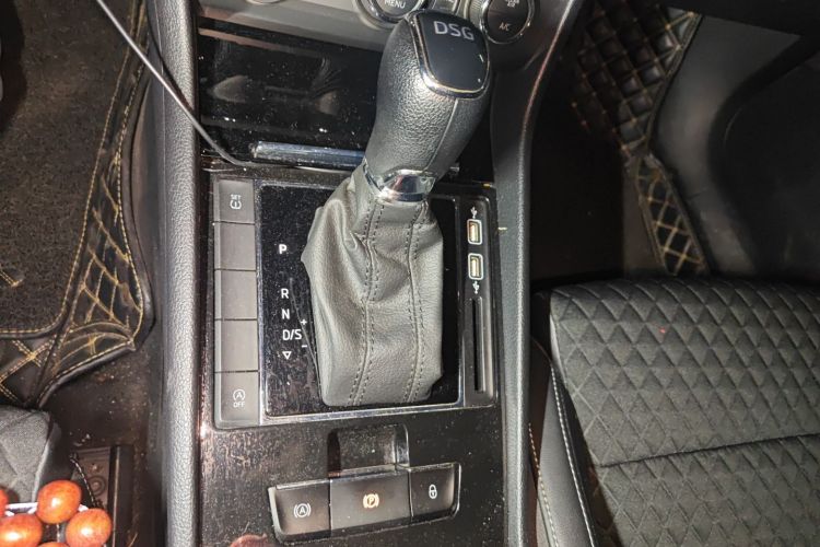 斯柯达 速派 2018款 TSI280 DSG舒适版 国V中控内饰18