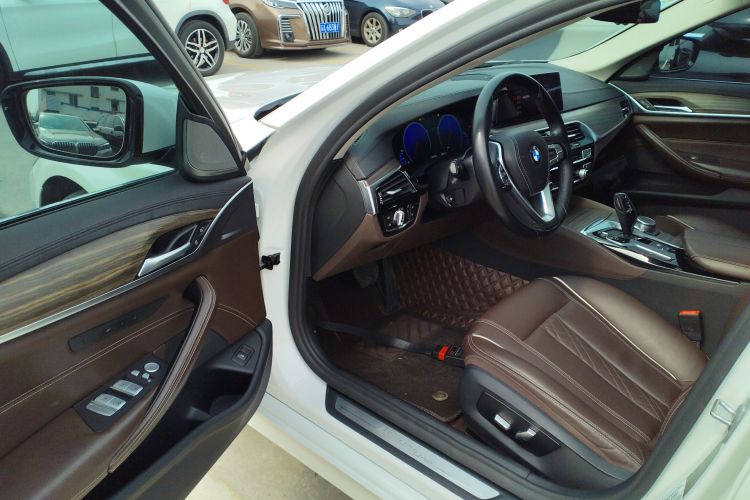 宝马5系 2019款 530Li 领先型 豪华套装中控内饰20