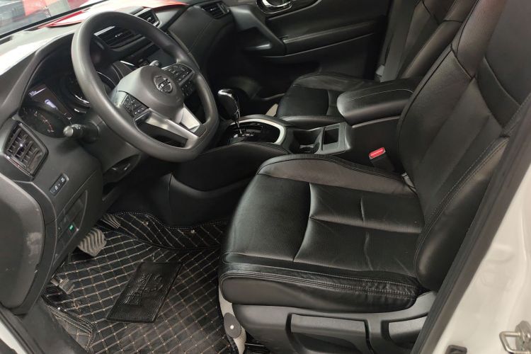 日产 奇骏 2017款 2.0L CVT舒适版 2WD中控内饰19