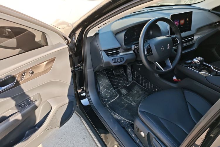 红旗E-QM5 2023款 改款 基础出行版中控内饰20