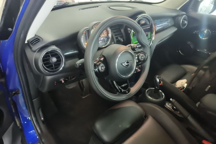 MINI 2019款 1.5T COOPER 艺术家 五门版中控内饰7002