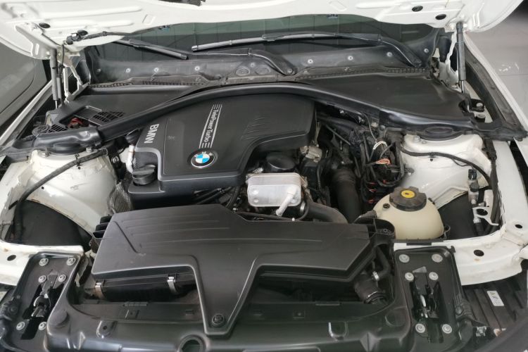 宝马3系 2014款 320Li 时尚型机舱底盘24