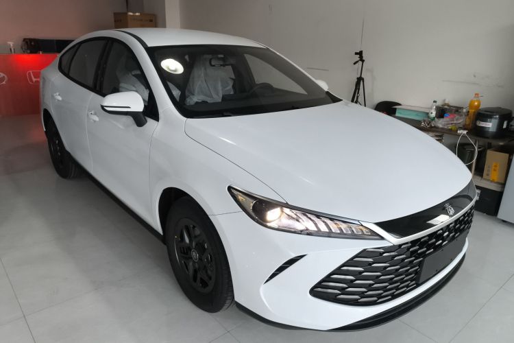 比亚迪 秦PLUS 2025款 DM-i 智驾版 55KM领先型车身外观3