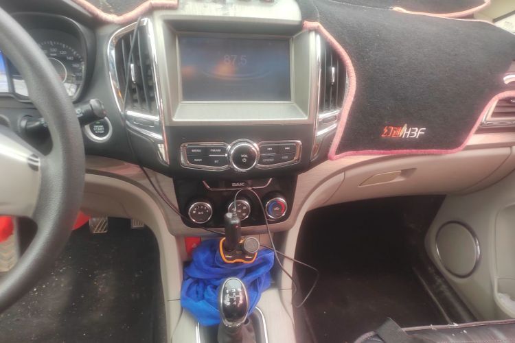 北汽幻速H3 2016款 H3F 1.5L 手动尊贵型中控内饰16