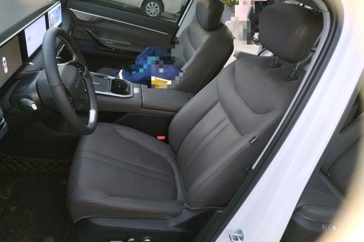 上汽大通MAXUS 大通G70 2024款 2.0T 自动旗舰版 7座中控内饰19