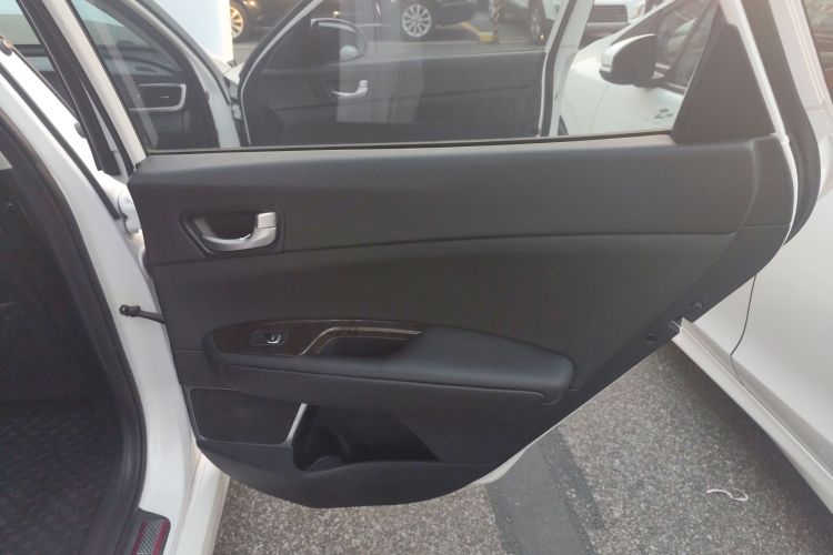 起亚K5 2016款 1.6T 自动LUX中控内饰45