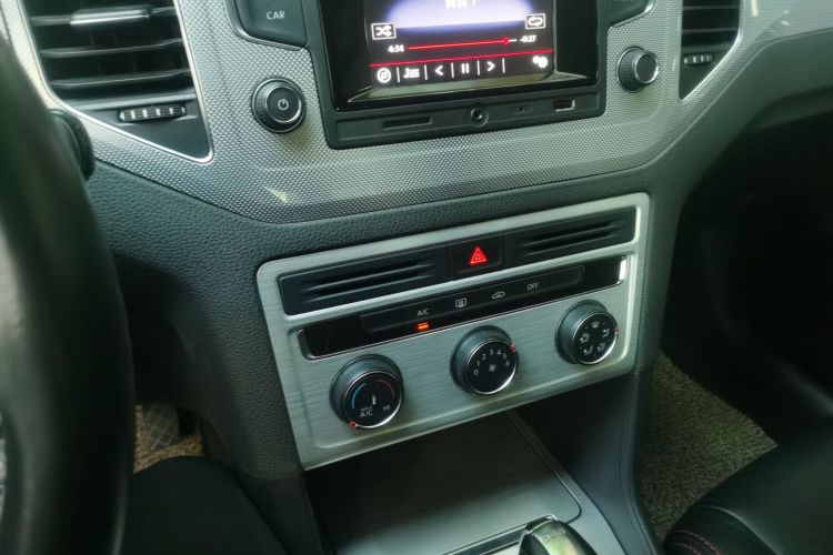 大众 高尔夫·嘉旅 2016款 230TSI 自动进取型局部细节16