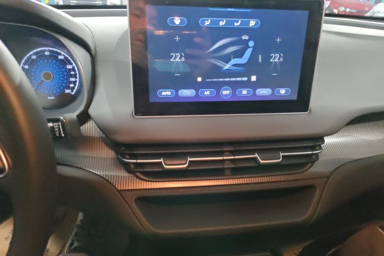 红旗E-QM5 2023款 改款 基础出行版中控内饰16