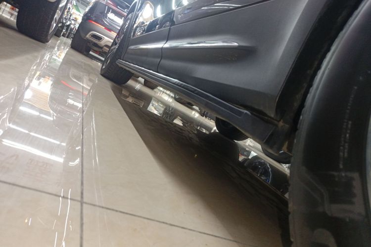 奔驰GLB 2024款 GLB 220 时尚型局部细节9002