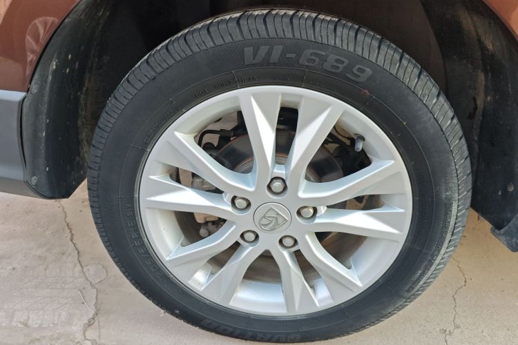 宝骏730 2016款 1.8L iAMT豪华型 7座车身外观6008