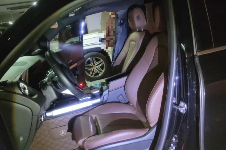 奔驰GLB 2024款 GLB 220 动感型中控内饰19