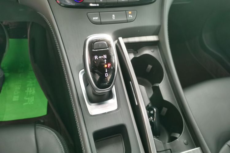 别克 君越 2019款 28T 豪华型中控内饰18