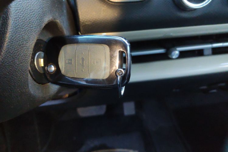 五菱汽车 五菱缤果 2023款 203km 轻享款中控内饰11