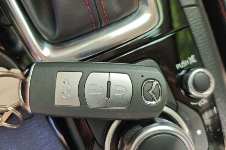 马自达3 昂克赛拉 2014款 三厢 2.0L 自动旗舰型中控内饰11