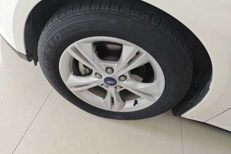 福特 福克斯 2018款 三厢经典 1.6L 自动舒适型智行版车身外观6007