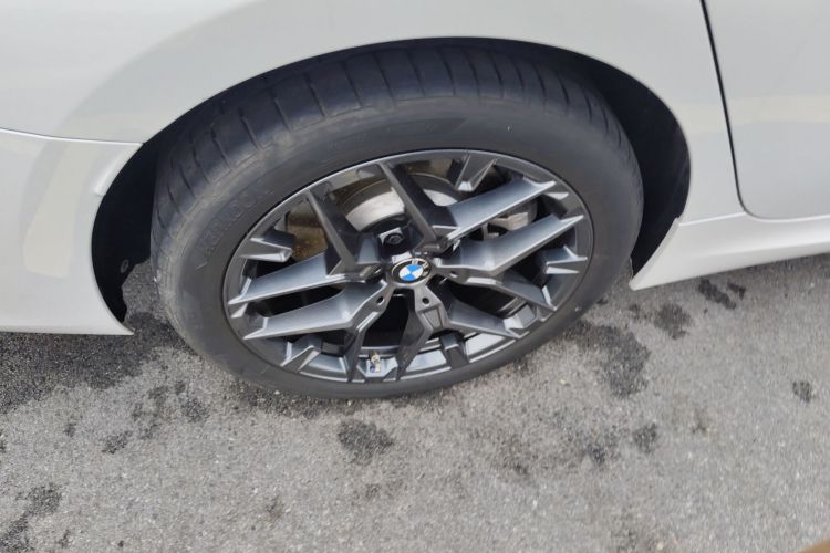 宝马3系 2025款 330Li 尊享型 M运动曜夜套装车身外观6008