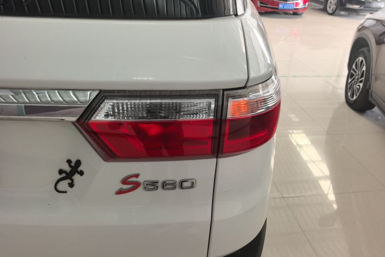 东风风光 风光S560 2019款 1.8L CVT精英型车身外观9