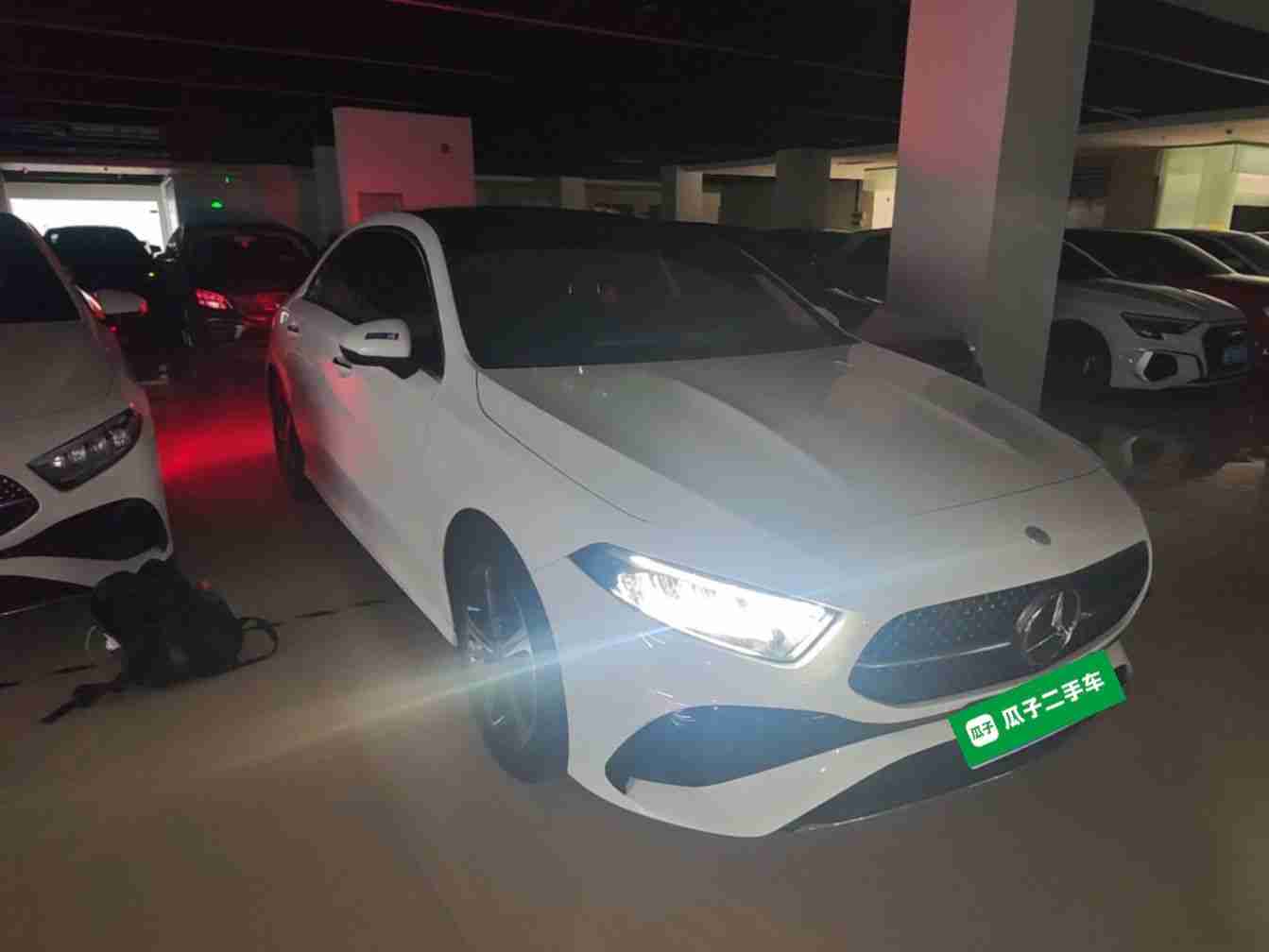 车辆右前45度外观展示