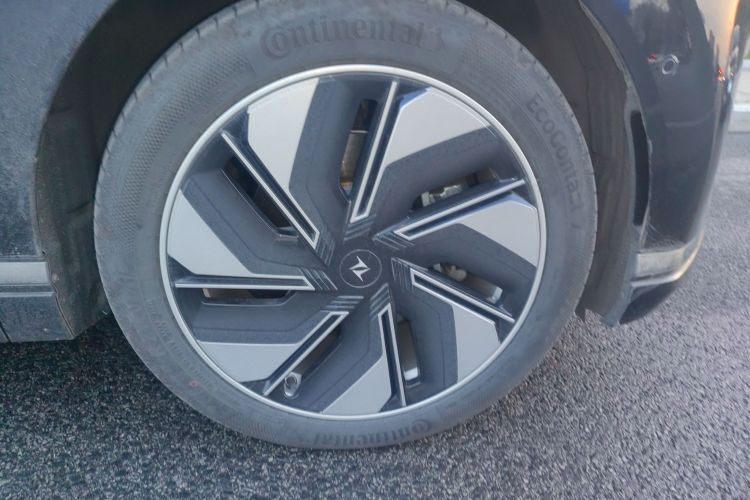 东风奕派 eπ008 2024款 210Max增程版 6座车身外观10