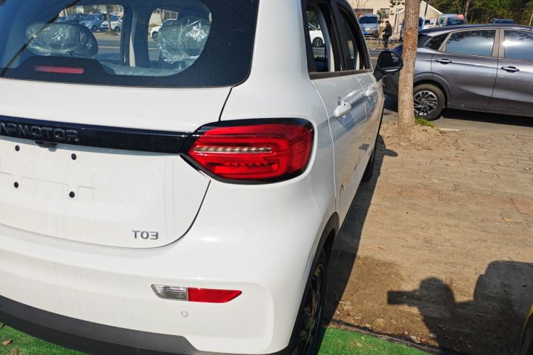 零跑汽车 零跑T03 2025款 310舒享版车身外观9