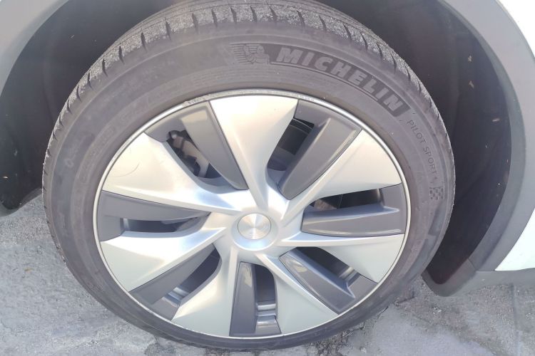 特斯拉 Model Y 2021款 长续航全轮驱动版车身外观6002