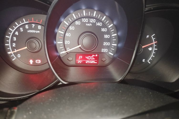 起亚K2 2015款 两厢 1.4L AT GLS炫酷版中控内饰15