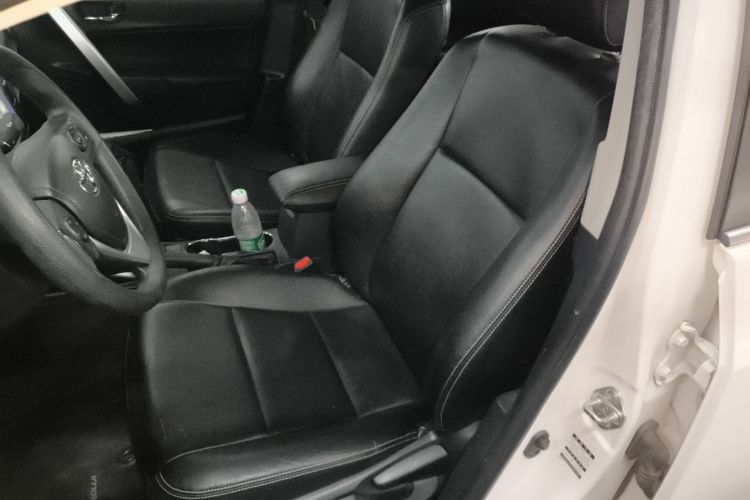 丰田 卡罗拉双擎E+ 2019款 1.8L E-CVT领先版中控内饰19