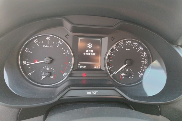 斯柯达 明锐 2015款 1.6L 手动逸俊版中控内饰14