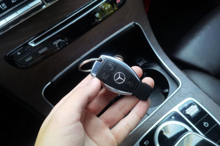 奔驰GLC 2018款 GLC 300 4MATIC 动感型中控内饰7001