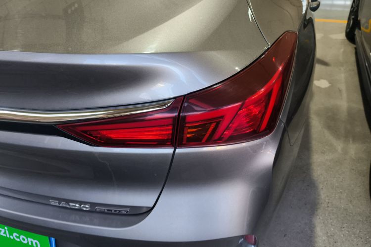 长安 逸动 2020款 PLUS 1.6L GDI 手动精英型车身外观9