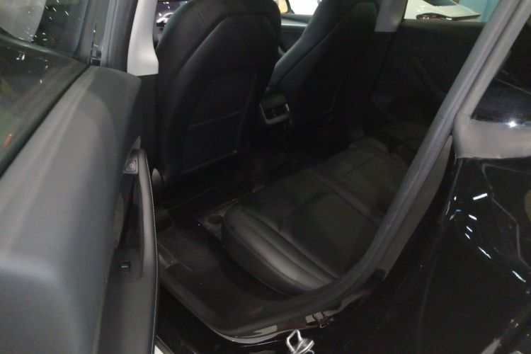 特斯拉 Model Y 2022款 改款 后轮驱动版中控内饰7004