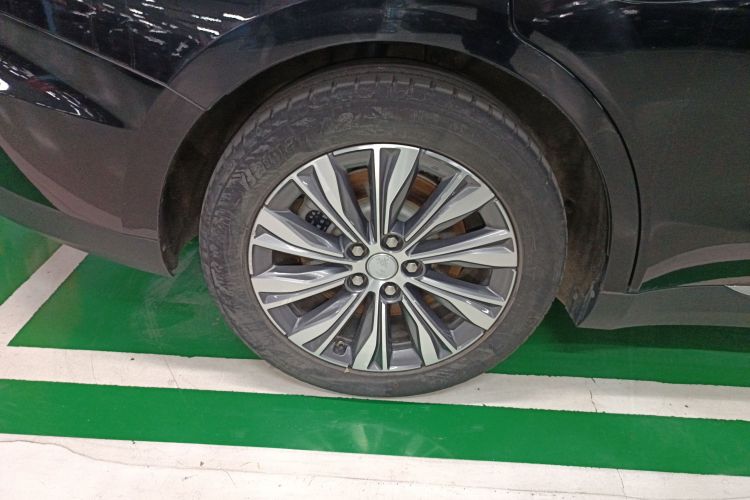 红旗E-QM5 2022款 431km 充电乐享版车身外观6008