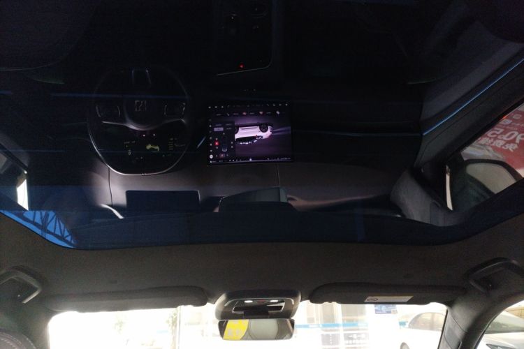 极氪001 2024款 YOU版 100kWh 四驱中控内饰22