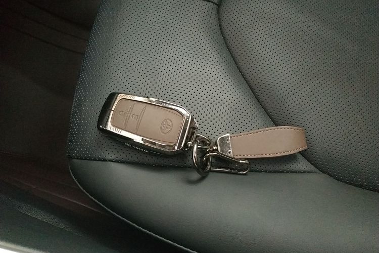 丰田 汉兰达 2026款 2.5L智能电混双擎两驱豪华版 7座中控内饰11