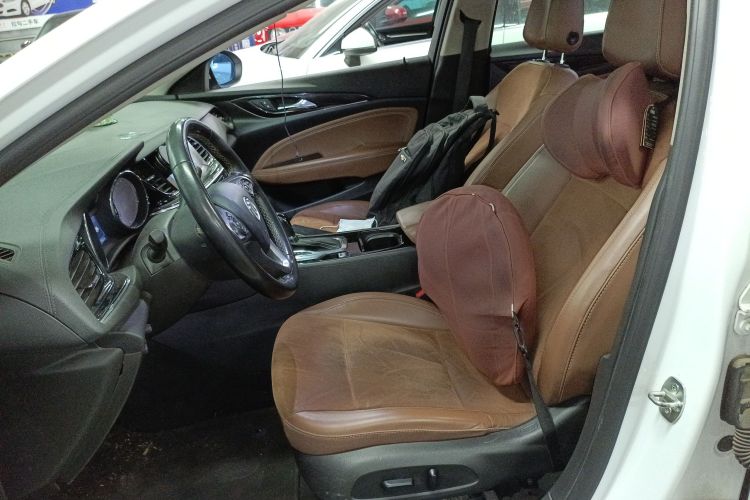 别克 君威 2019款 20T 精英型 国V中控内饰19