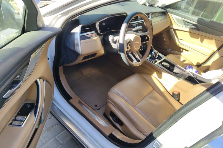 捷豹XFL 2021款 XFL 2.0T P250 两驱尊享豪华版中控内饰20