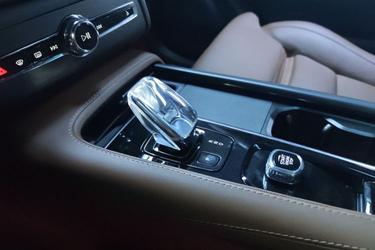 沃尔沃XC90新能源 2022款 改款 E驱混动 T8 智尊豪华版 7座局部细节18