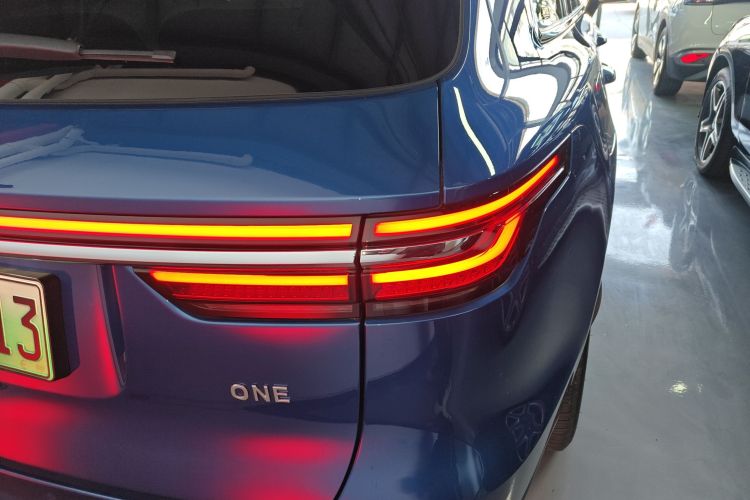 理想汽车 理想ONE 2020款 增程6座版车身外观9