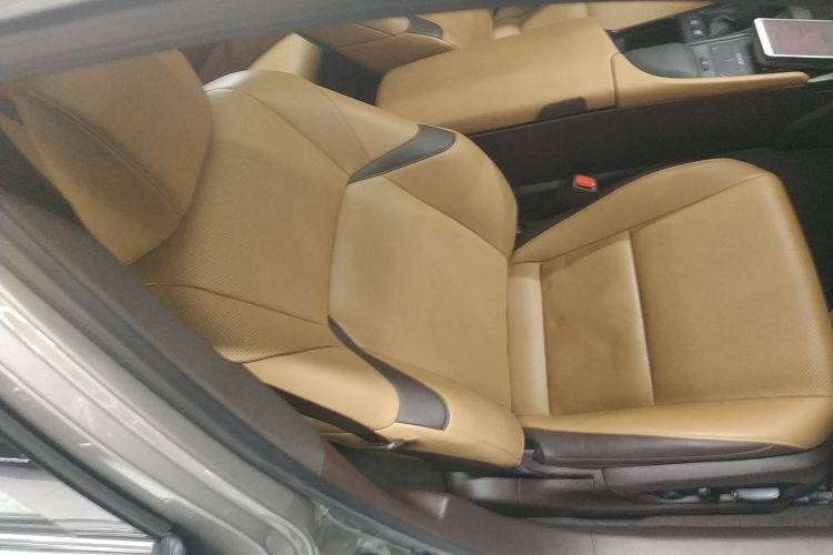 雷克萨斯ES 2020款 300h 卓越版局部细节41