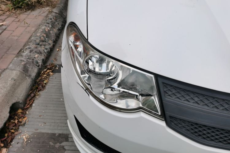 五菱汽车 五菱宏光 2015款 1.2L S 基本型国V车身外观8